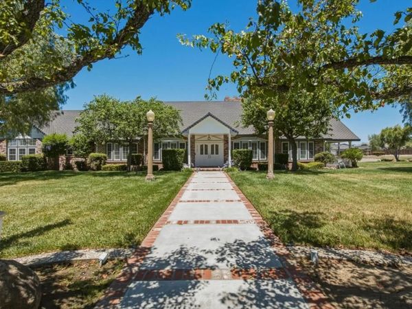 2020 Sunset Drive , Hollister, CA 95023