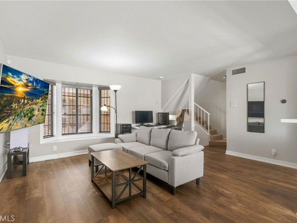 14715 Saticoy Street, Unit 14, Van Nuys, CA 91405