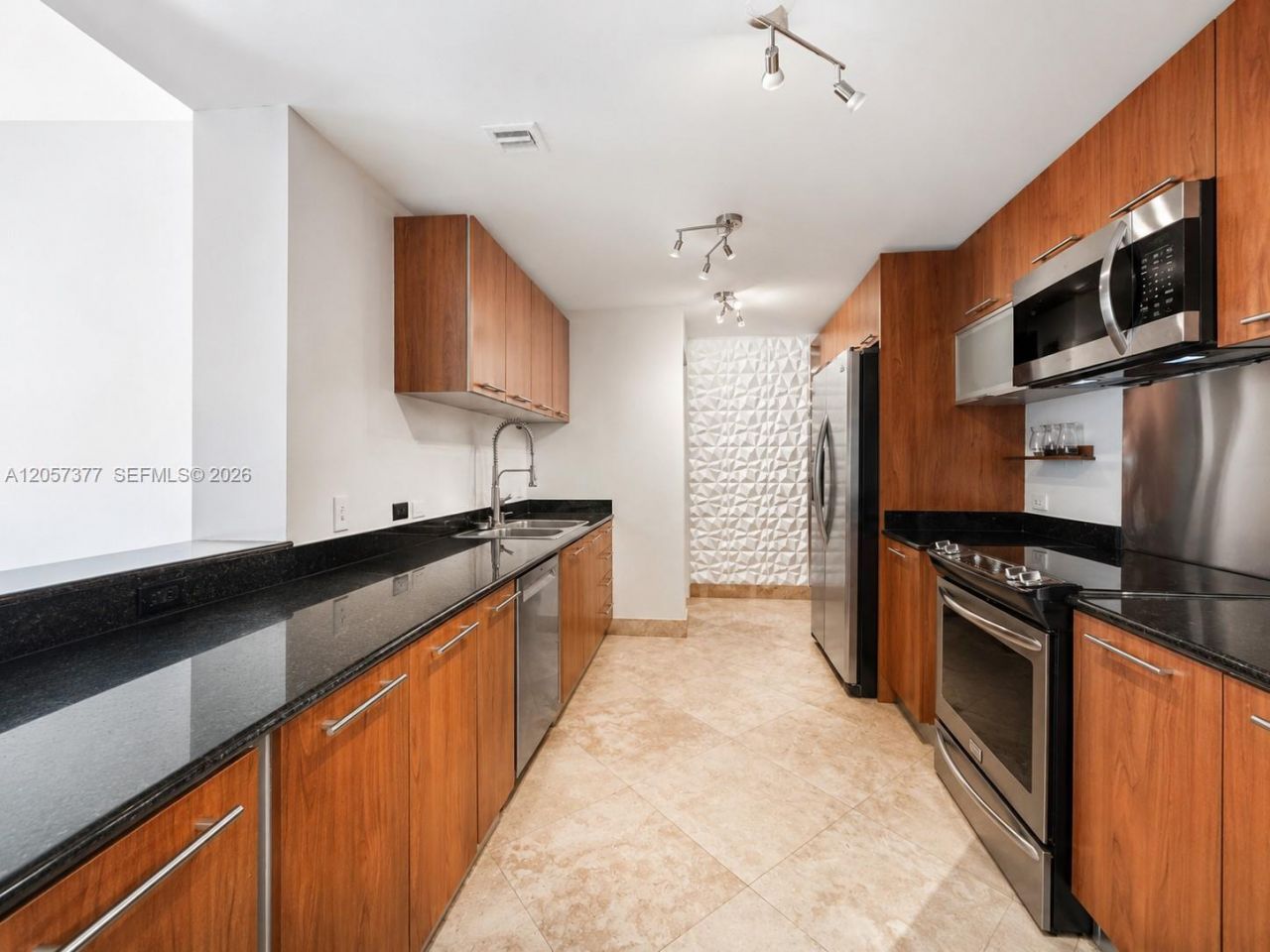 3000 NE 188th St, Unit 709, Aventura, FL 33180 Photo