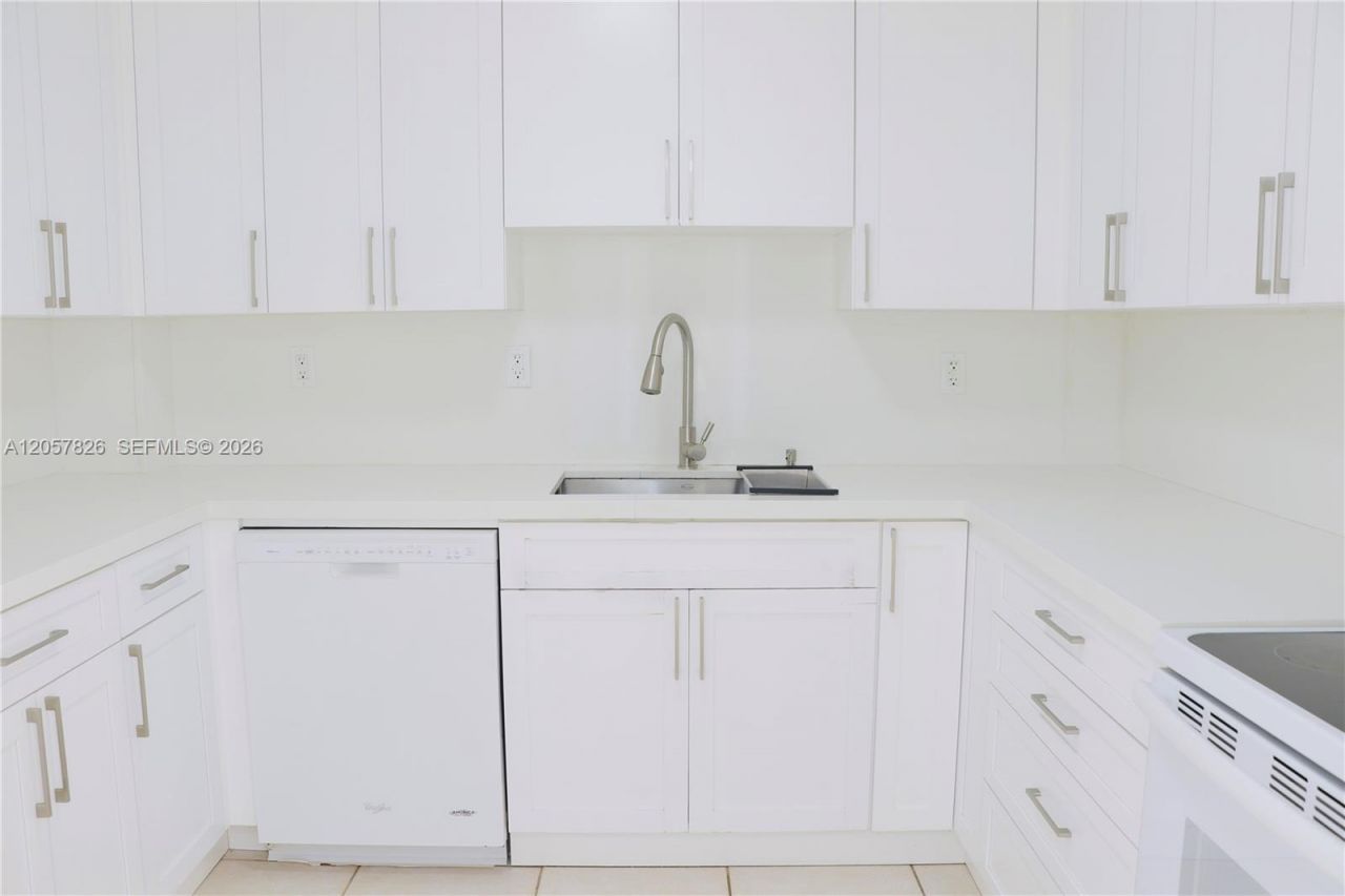 6900 Bay Dr , Unit 4A, Miami Beach, FL 33141 Photo