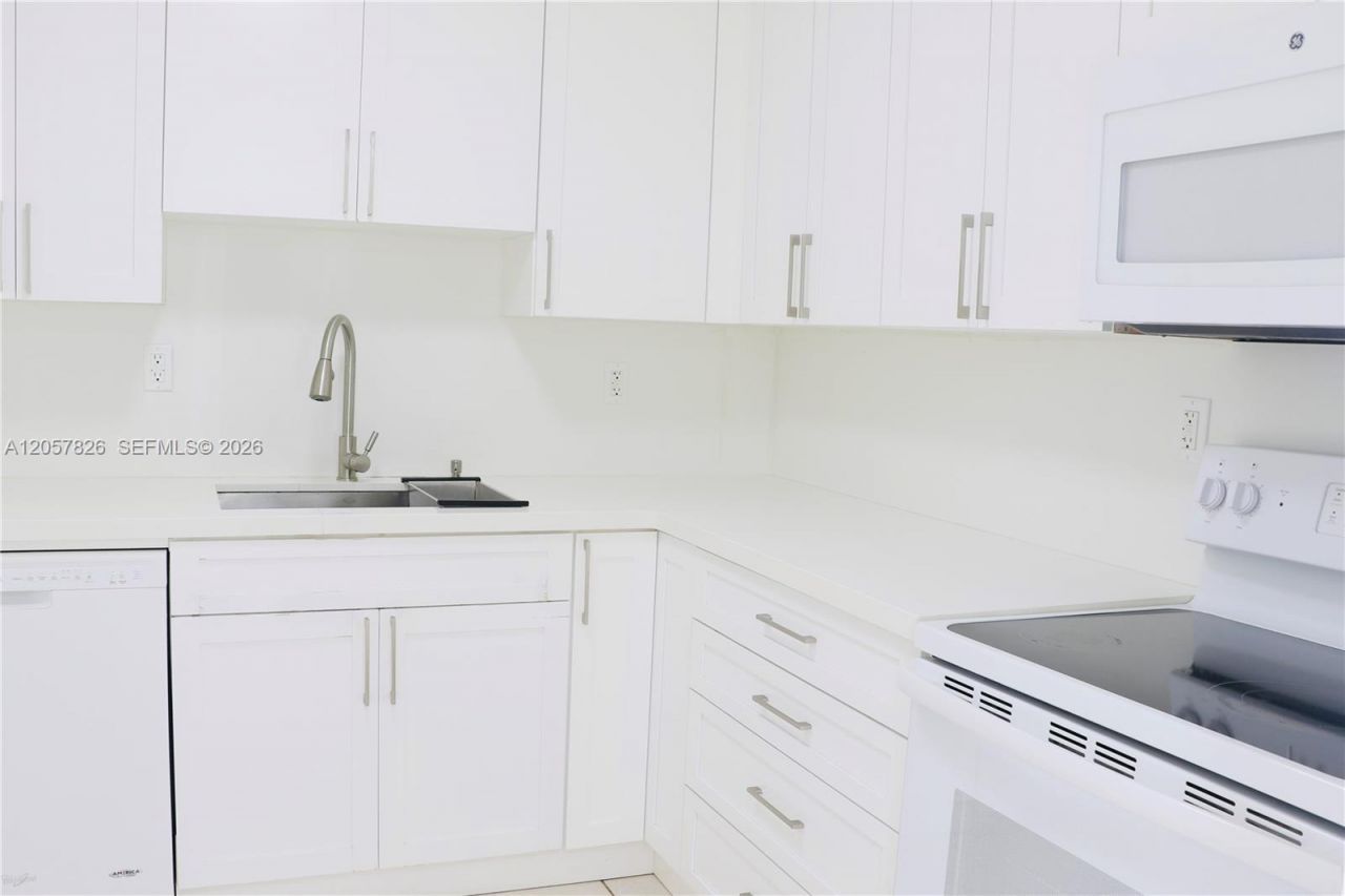 6900 Bay Dr , Unit 4A, Miami Beach, FL 33141 Photo