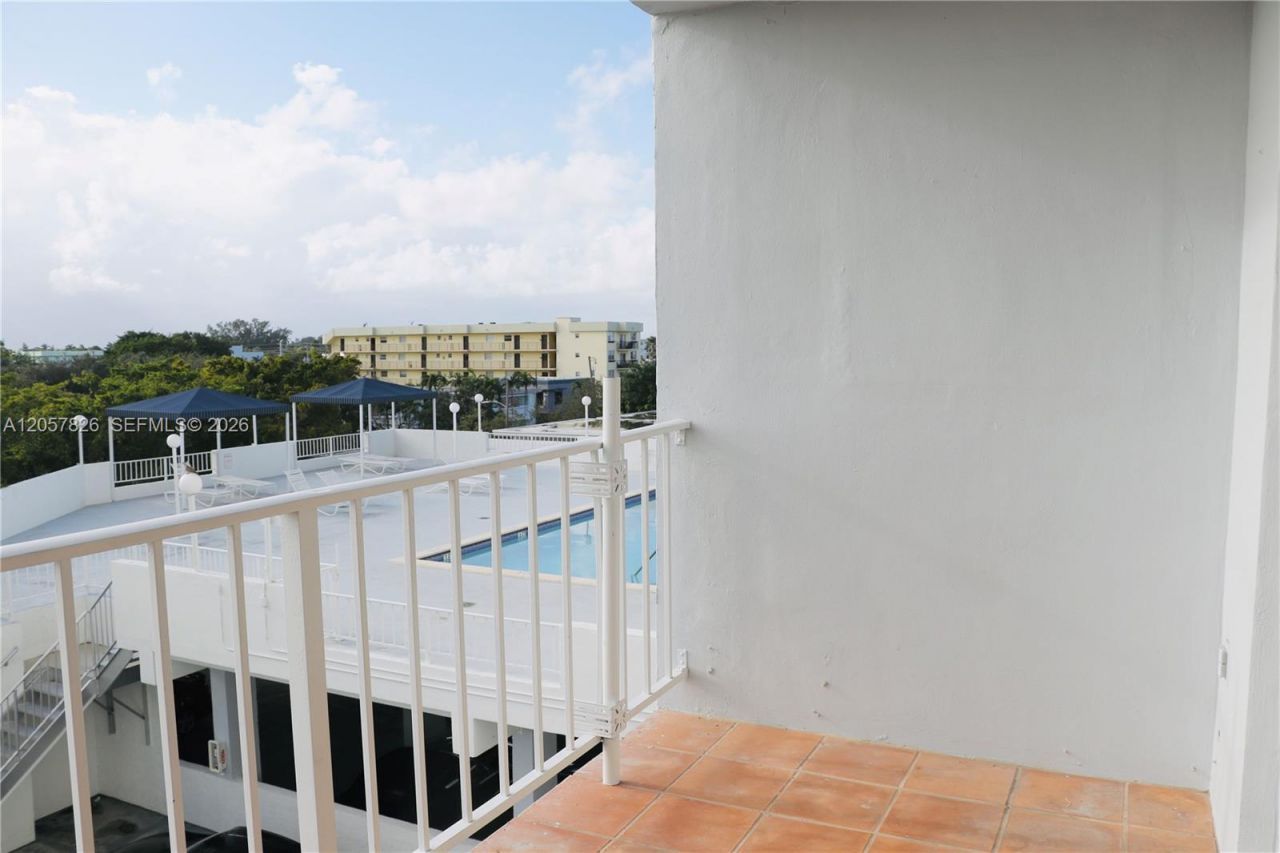6900 Bay Dr , Unit 4A, Miami Beach, FL 33141 Photo