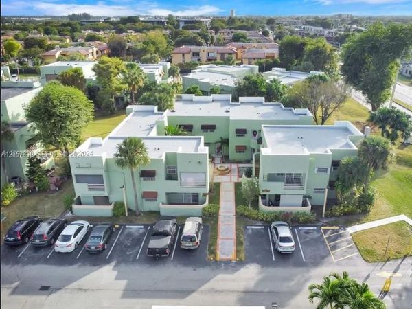 11103 NW 7th St , Unit 202-2, Miami, FL 33172