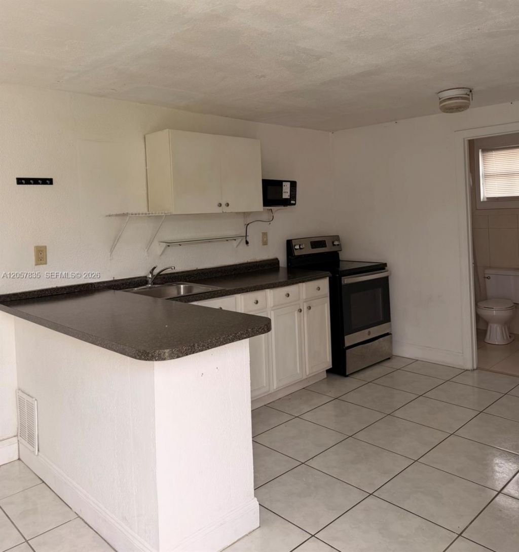 9815 SW 51st Ter , Unit B, Miami, FL 33165 Photo