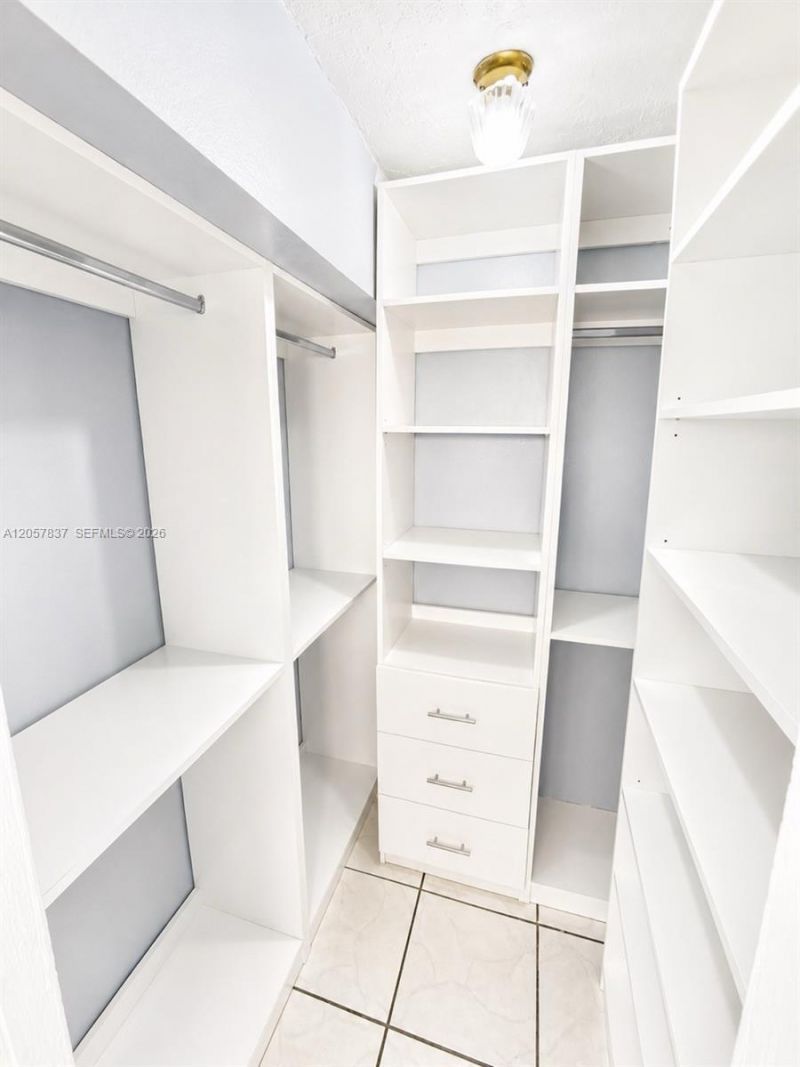 2400 NW 16th St Rd , Unit 407, Miami, FL 33125 Photo