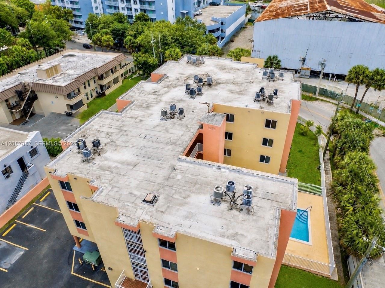 2400 NW 16th St Rd , Unit 407, Miami, FL 33125 Photo