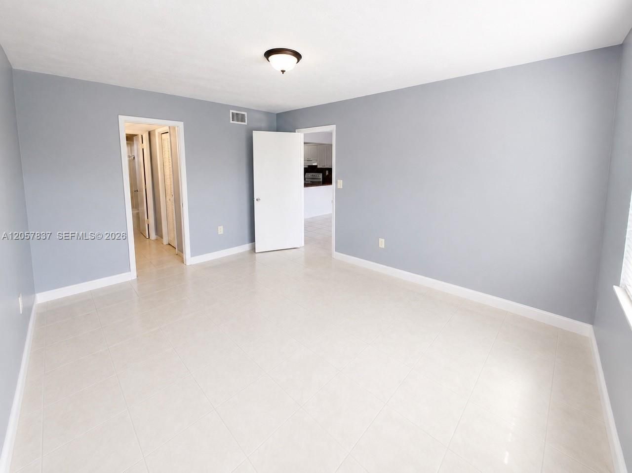 2400 NW 16th St Rd , Unit 407, Miami, FL 33125 Photo