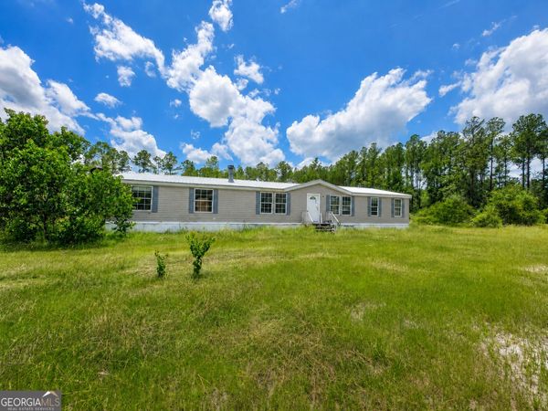 61 Drury Lane, Hortense, GA 31543