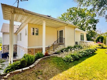 9516 12th Avenue S, Bloomington, MN 55425