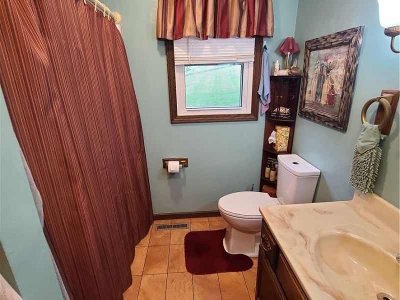 171 Pyle Place , Adena, OH 43901 Photo 12