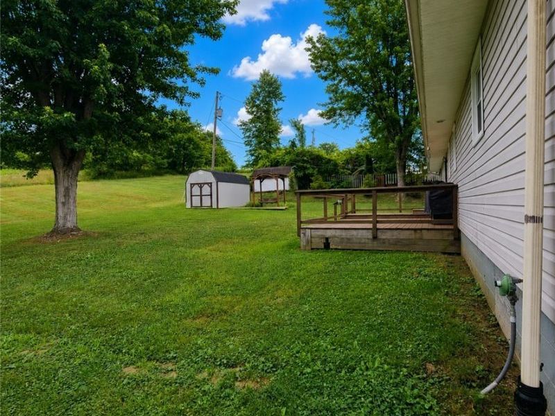 171 Pyle Place , Adena, OH 43901 Photo 17