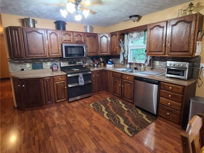 171 Pyle Place , Adena, OH 43901 Photo 2