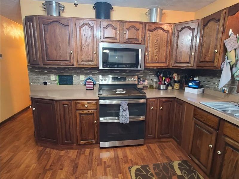 171 Pyle Place , Adena, OH 43901 Photo 6