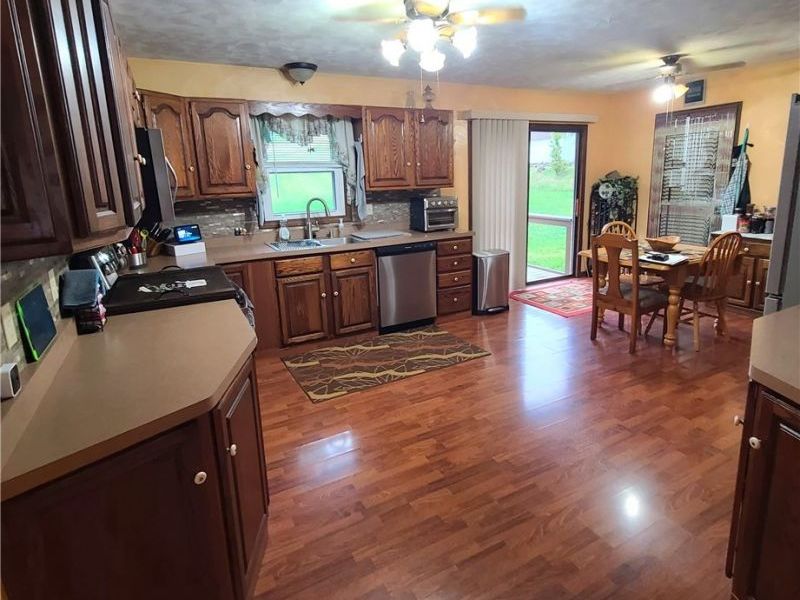 171 Pyle Place , Adena, OH 43901 Photo 7