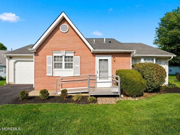 39 Datchet Close, Freehold, NJ 07728