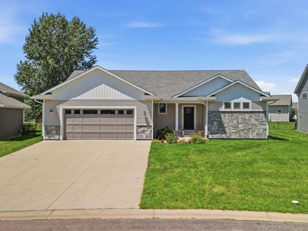 820 Fieldcrest Drive , Mankato, MN 56001
