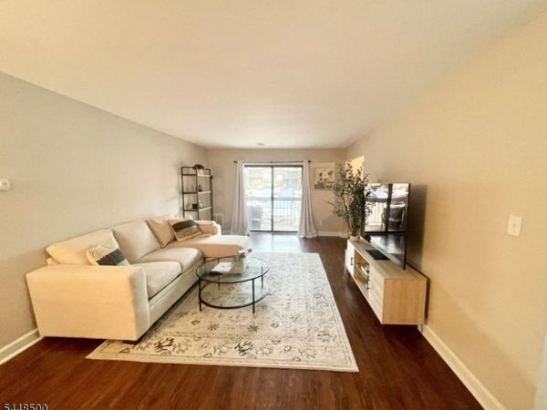 614 Sharon Garden Ct, Woodbridge, NJ 07095