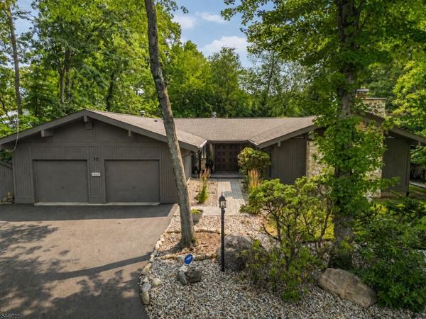 10 Reed Ct, Wayne, NJ 07470