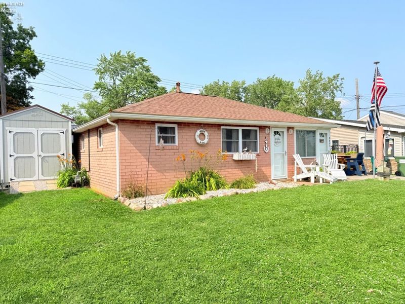 5821 E Peach Street, Port Clinton, OH 43452 Photo 1