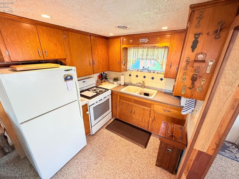 5821 E Peach Street, Port Clinton, OH 43452 Photo 16