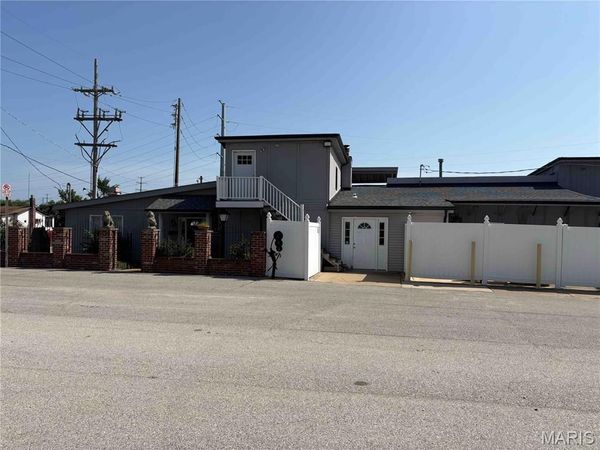 8915 S Broadway , Unincorporated, MO 63125