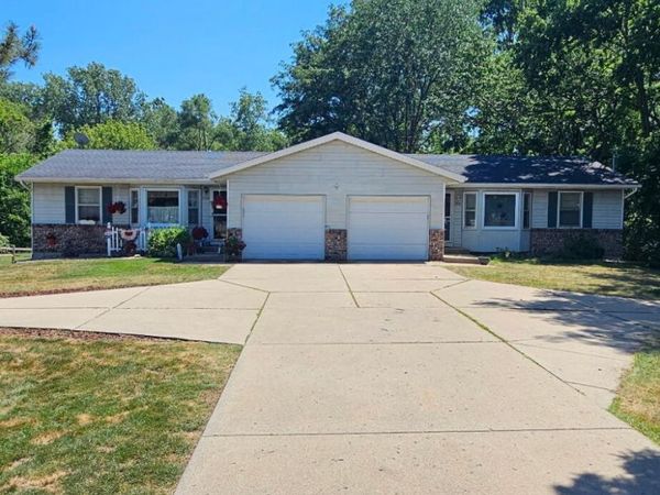 2572-2574 Prairie Street SW, Wyoming, MI 49519