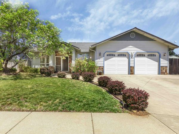 317 Gamay Drive, Cave Junction, OR 97523