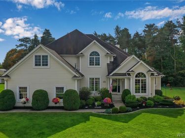 27 Ann Marie Drive, Lancaster, NY 14086