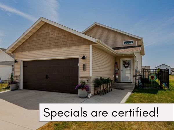 725 Prairie Avenue , Horace, ND 58047