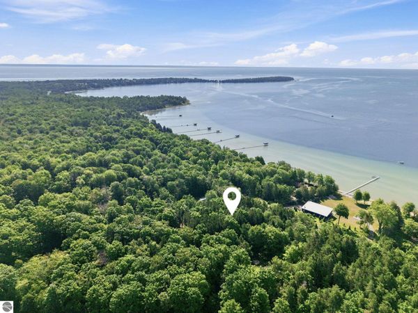 12820 Northport Point Road N, Northport, MI 49670