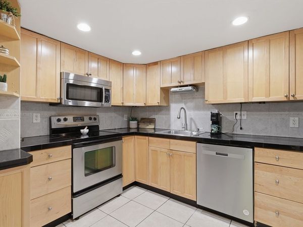 10 Hazelwood Ave, Unit 2, Dracut, MA 01826