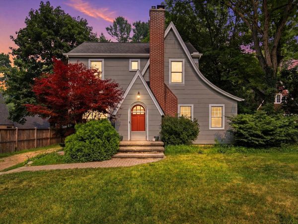 325 Hilldale Drive, Ann Arbor, MI 48105