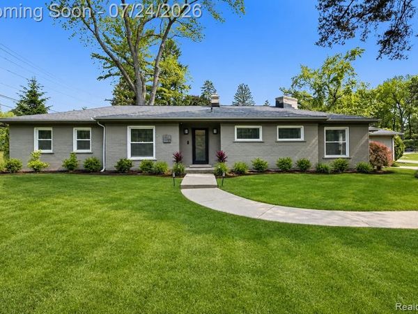 114 W Hickory Grove Road, Bloomfield Hills, MI 48304