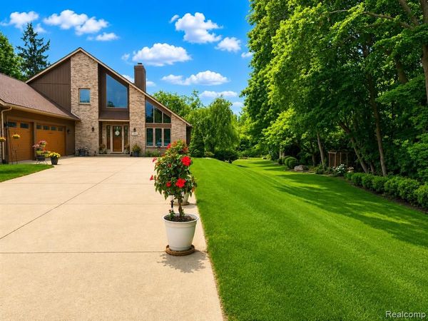 2495 N Custer Road N, Frenchtown Twp, MI 48162