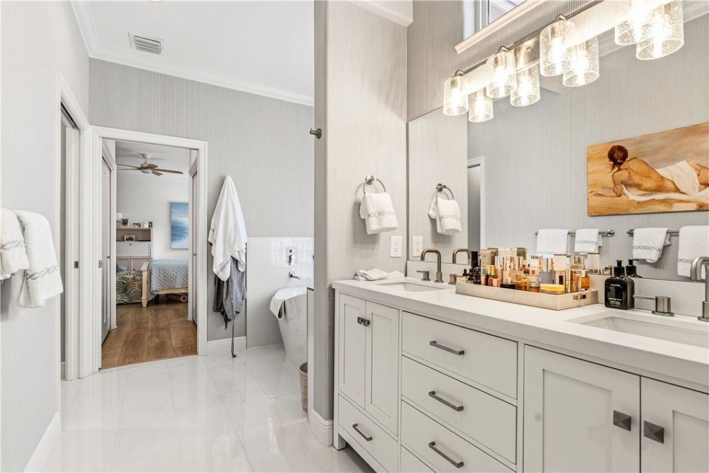 1310 Saint Catherines Circle, Vero Beach, FL 32967 Photo