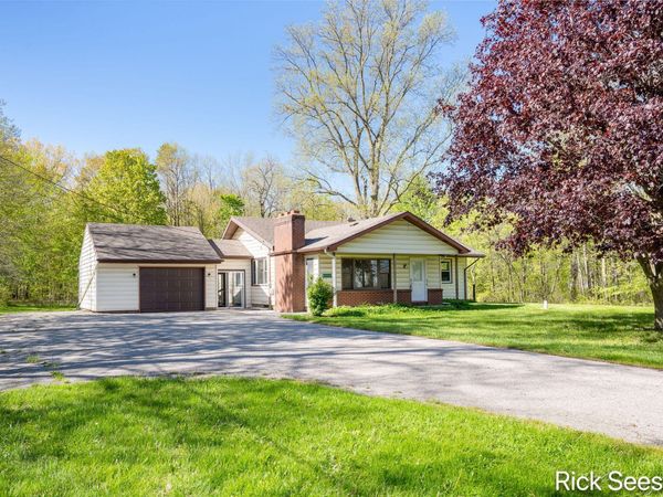 9800 5 Mile Road NE, Ada, MI 49301