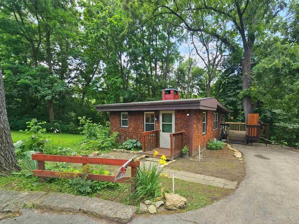 9919 Shawondasee Drive, Dubuque, IA 52003
