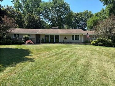 10500 Laurel Lane, Brecksville, OH 44141
