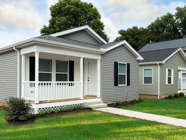 156 E Channel Street , Newark, OH 43055