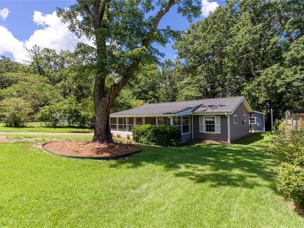 2880 Hall Drive SE, Smyrna, GA 30082