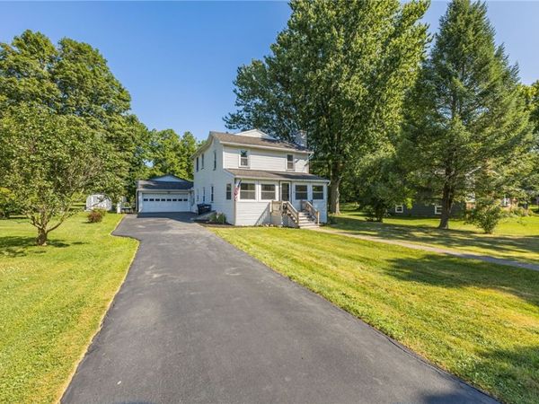82 Chapel St , Canandaigua, NY 14424