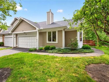 15 Foxborough Ln Lane , Rochester, NY 14618