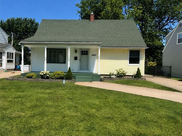 4696 Chapman Parkway , Hamburg, NY 14075