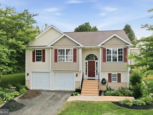 30 MONUMENTAL DRIVE , CHARLES TOWN, WV 25414