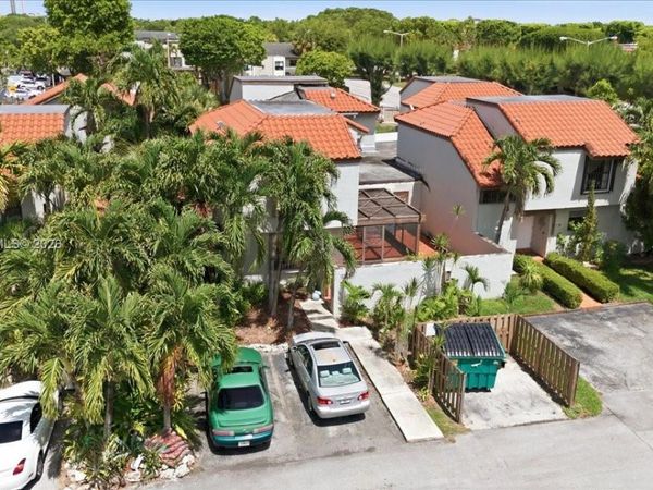 10339 NW 9th St Cir, Unit 2-2, Miami, FL 33172