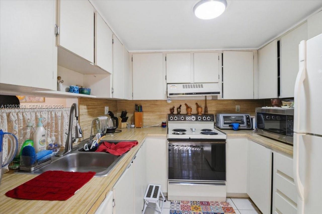 10339 NW 9th St Cir, Unit 2-2, Miami, FL 33172 Photo