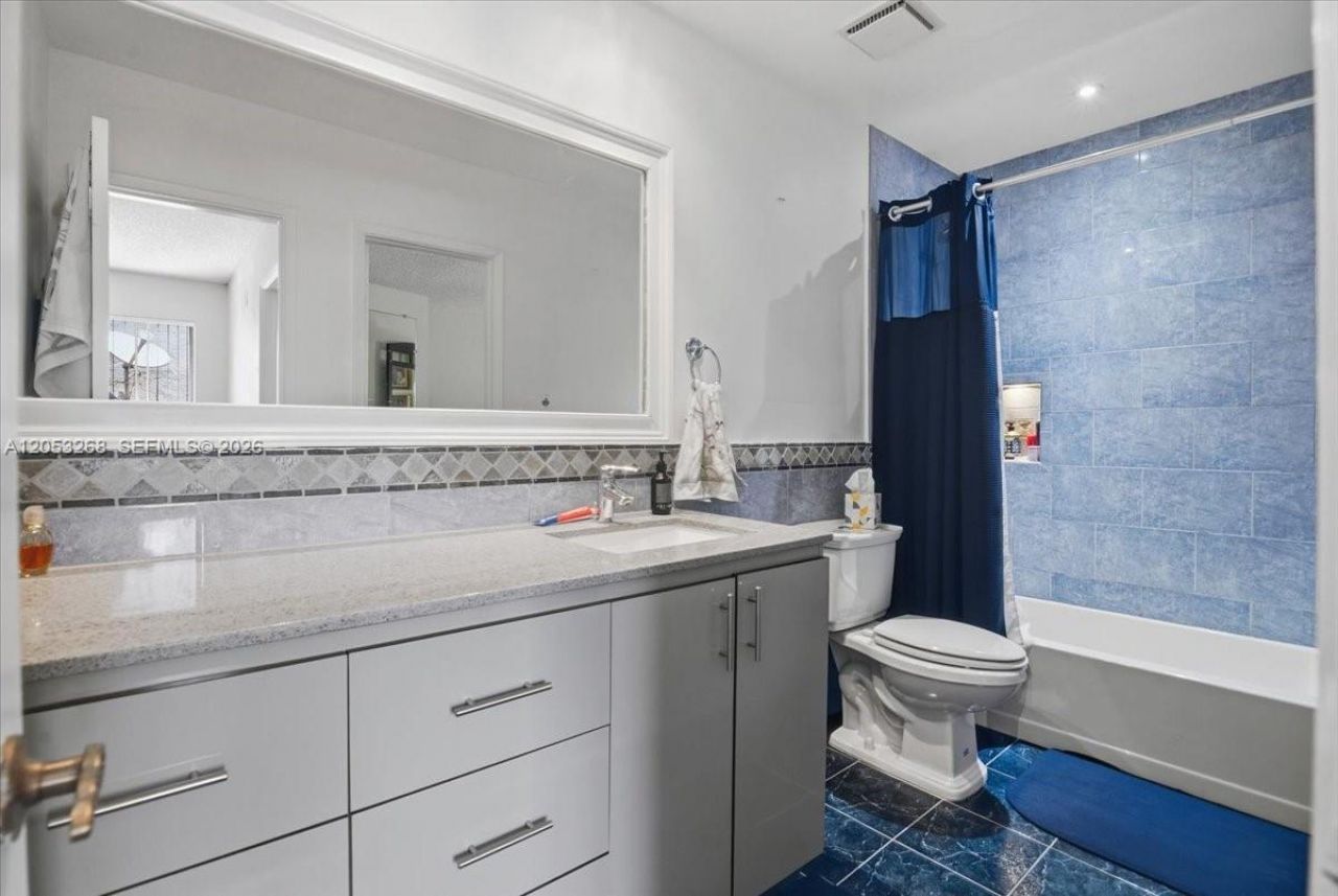 10339 NW 9th St Cir, Unit 2-2, Miami, FL 33172 Photo