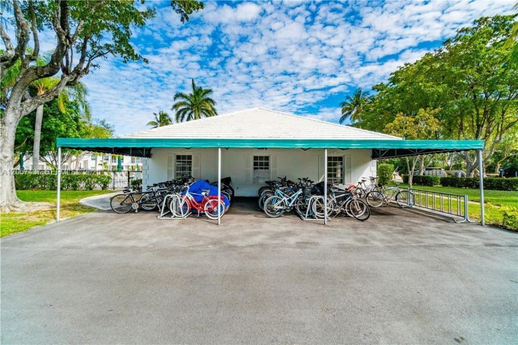 6339 Bay Club Dr, Unit 2, Fort Lauderdale, FL 33308 Photo