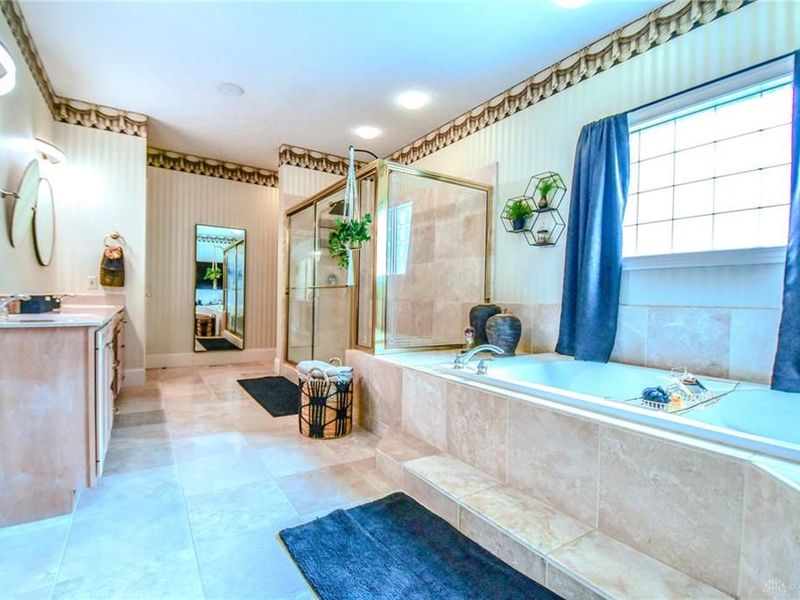 7266 Meeker Creek Drive, Butler Township, OH 45414 Photo 16