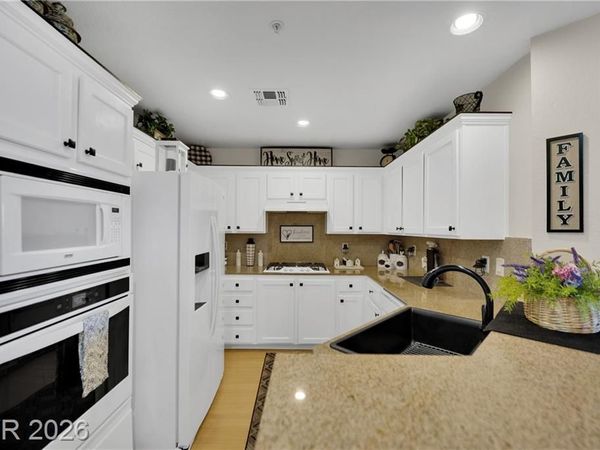 83 E Agate Avenue, Unit 305, Las Vegas, NV 89123